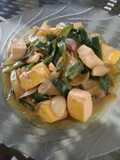 Tumis daun bawang merah