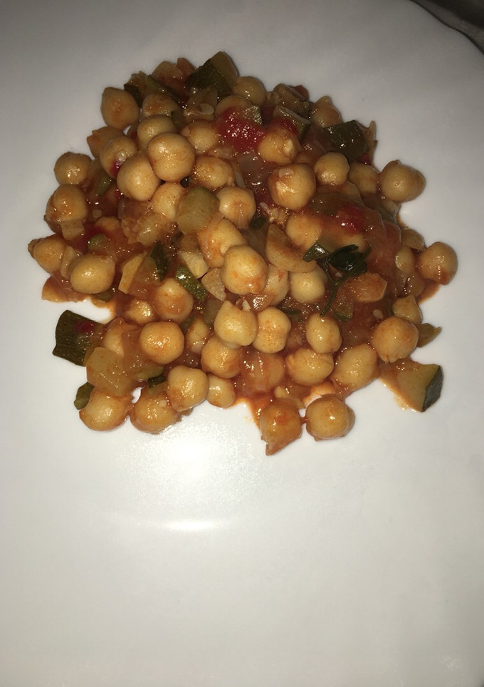 Una foto de Garbanzos salteados con verdura