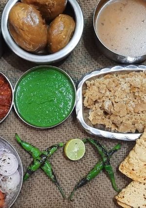 राजस्थानी दाल बाफला विथ चटनी (rajasthani dal bafla with chutney recipe in Hindi) रेसिपी मुख्य फोटो