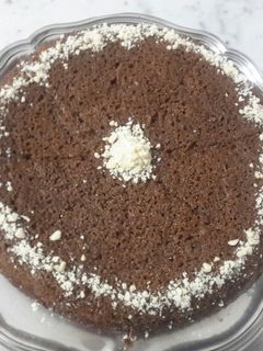 صورة لوصفة بسبوسة شوكولاتة محشية بالكريمة 😋😋😋