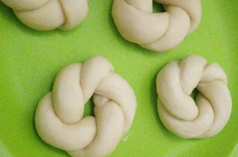 Bagaimana Menyiapkan Donat Kepang, Menggugah Selera