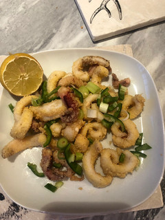 A picture of Salt and pepper squid.