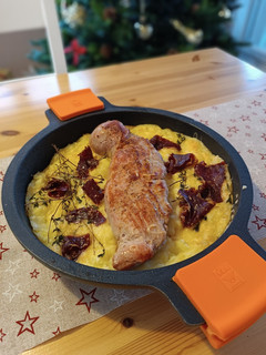 Una foto de Gratín de patata con solomillo de cerdo