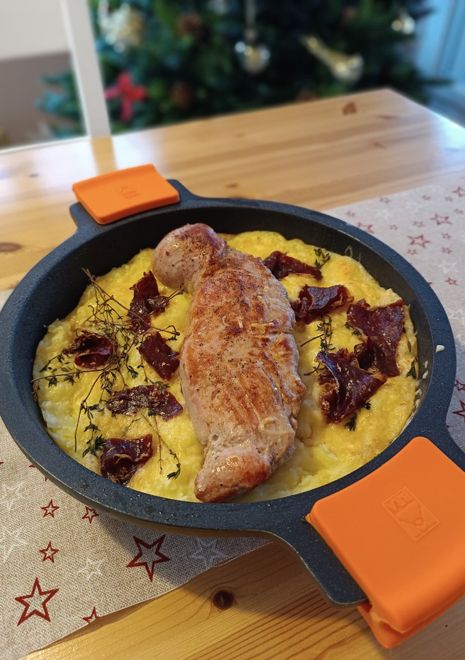 Una foto de Gratín de patata con solomillo de cerdo