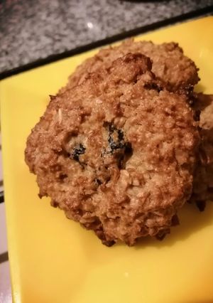 Una foto de Cookies de avena, manzana, ciruelas (pasas) y coco
