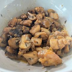 A picture of Garlic Butter Soy Sauce Chicken and Mushroom.