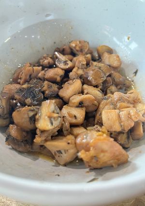 A picture of Garlic Butter Soy Sauce Chicken and Mushroom.