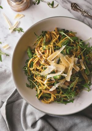 A picture of Spaghetti With Pesto, Asparagus, Mushrooms & Rocket.