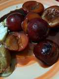 Ciruelas flambeadas