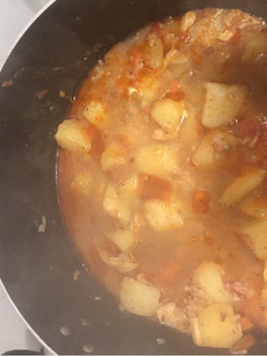 Una foto de Guiso de papas con pollo 🐔