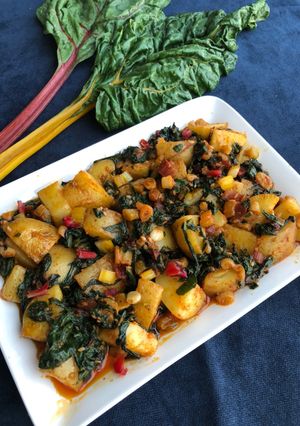 સ્વિસ ચાર્ડ પોટેટો સબ્જી (Swiss Chard Potato Sabji Recipe In Gujarati) રેસીપી મુખ્ય ફોટો