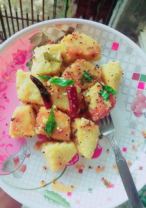 A picture of Rawa Dhokla.