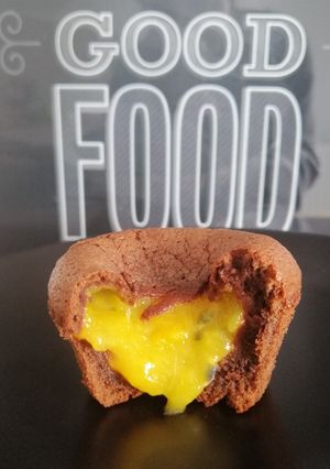 Une photo de Moelleux au chocolat cœur mangue passion