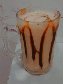 कोल्ड कॉफी विद आइसक्रीम(cold coffee with icecream recipe in hindi) रेसिपी मुख्य फोटो