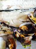 Pescado al horno con almejas