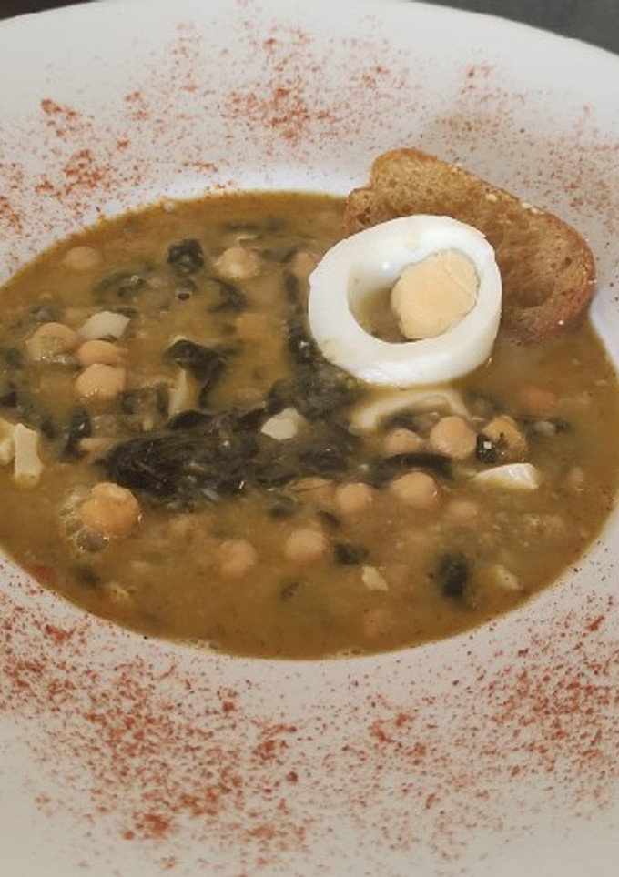 Una foto de Potaje de garbanzos y espinacas