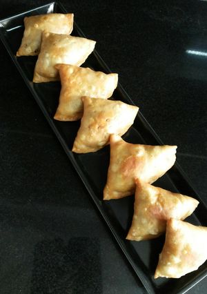 A picture of Aloo Matar Samosas.