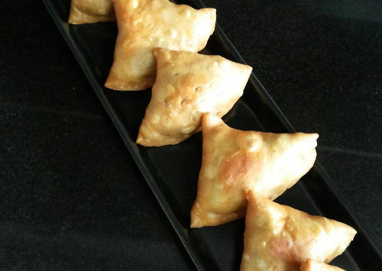 Aloo Matar Samosas