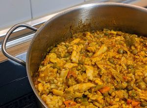 Foto principal de Arroz del día con pollo y gandules verdes
