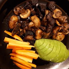 A picture of Beef and mushrooms stir fry.