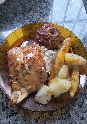 Una foto de Pollo al horno macerado con naranja