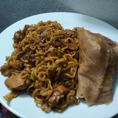 A picture of Stir fried noodles with moimoi.