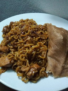 A picture of Stir fried noodles with moimoi.