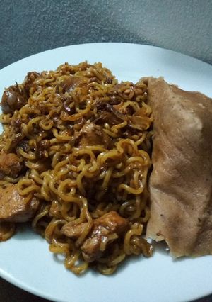 A picture of Stir fried noodles with moimoi.