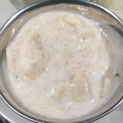 A picture of Dahi bhalle.