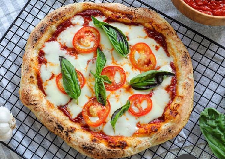 Homemade Classic Margaritha Pizza (Ala Woodfire)