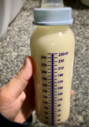 Foto principal de Bibe para desayuno de mateo con bollito