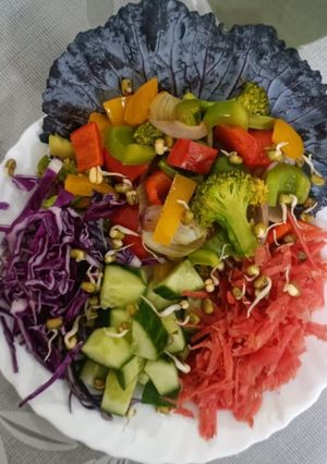 A picture of Purple cabbage and Broccoli Salad.
