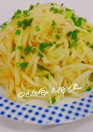 Hình của món Củ sắn xào hành lá.