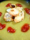 Sopa crema de arvejas con croutons