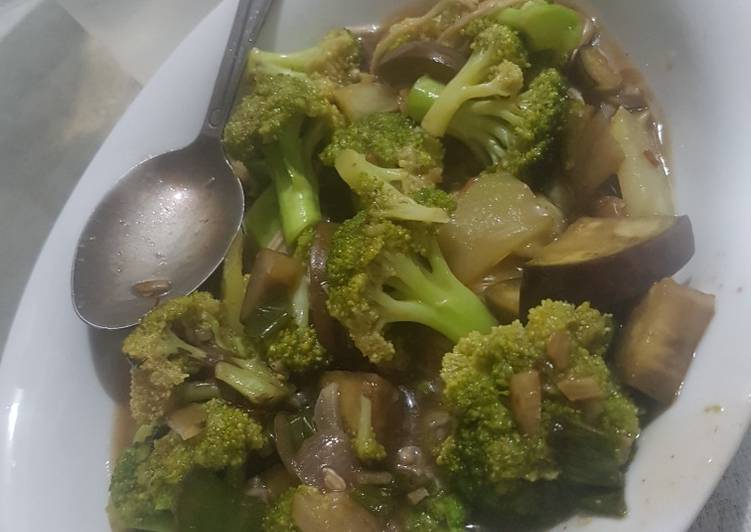 Cara Gampang Membuat Brokoli terong saus tiram, Enak