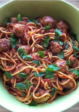 A picture of Pasta and meat balls.
