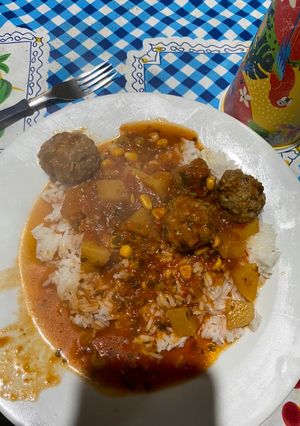 Una foto de Albóndigas de carne con salsa