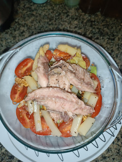 Una foto de Ensalada de Espárragos blancos, tomatitos cherry y nueces