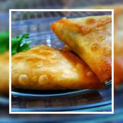 A picture of Beef qeema samosa.