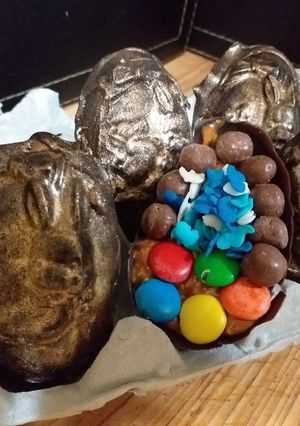 Una foto de Huevos de chocolate rellenos Gold