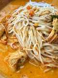 থাই ক্র্যাব কারি সসের সাথে রাইস নুডলস (Thai Crab Curry Sauce with Rice Noodles recipe in Bengali)