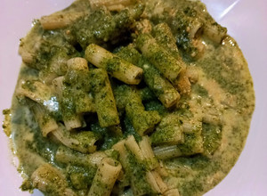 Una foto de Fideos Rigatti con Salsa de Espinacas