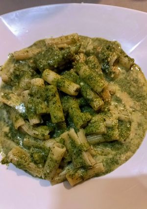 Una foto de Fideos Rigatti con Salsa de Espinacas