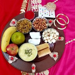 A picture of Karwa chauth Sargi Thali.