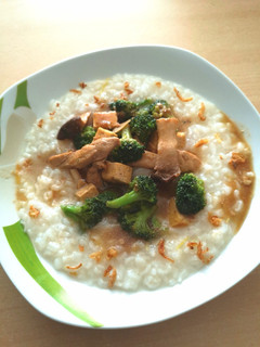 Foto resep Bubur & topping tumis ayam brokoli