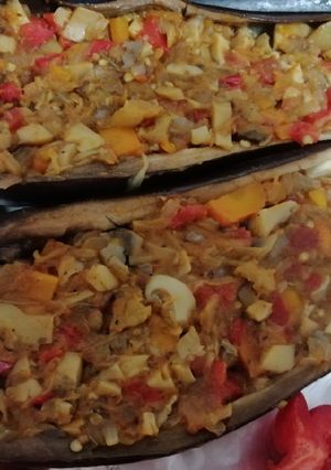 Una foto de Berenjenas rellenas vegetarianas / veganas