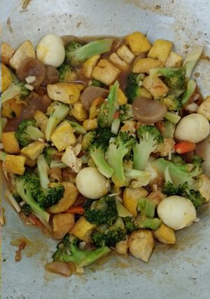 Foto resep Brokoli,tahu,telor puyuh asem manis
