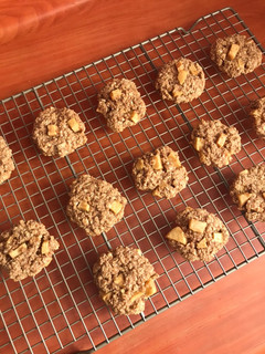 Una foto de Galletas de manzana y avena