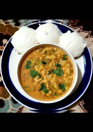 A picture of Sprouted Moong dal kurma/Moong sprouts curry.