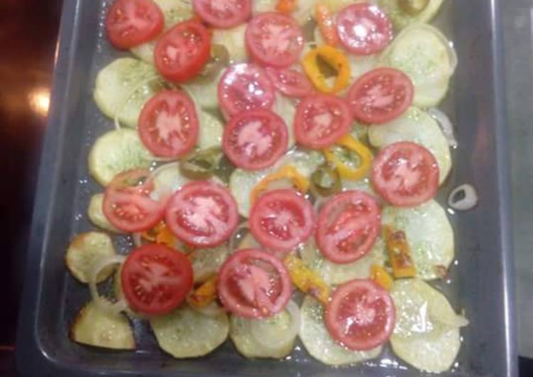 Patatas Asadas Al Horno Con Tomates Y Aros De Cebolla Receta De Antonio ...